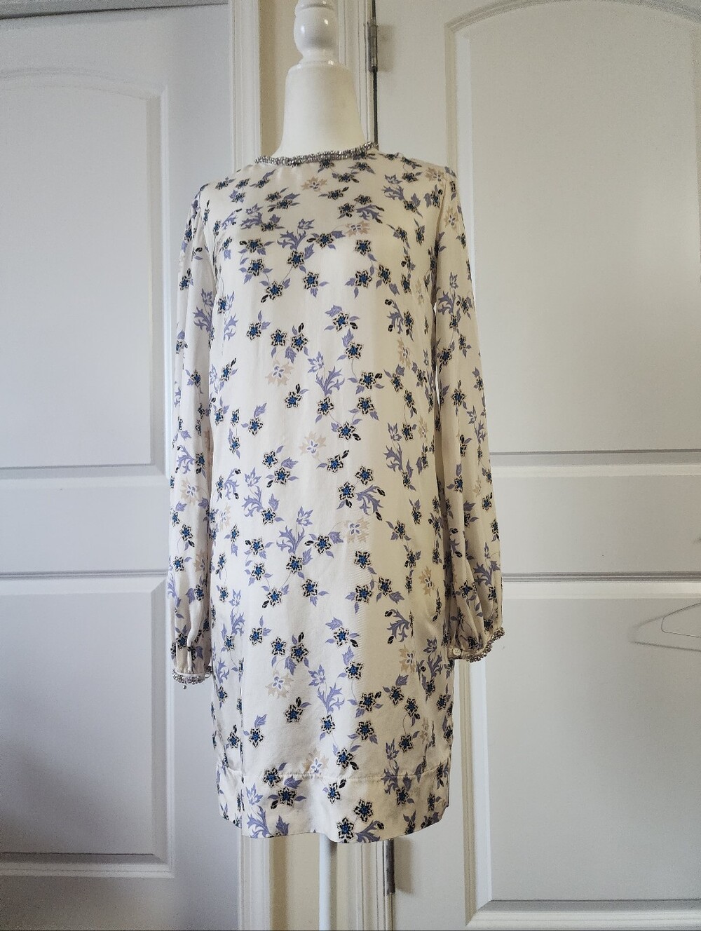 Cream Floral Long-Sleeve Shift Dress with Lavender Motif